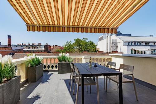 KLAUZAL Rooftop Suit, Budapeszt