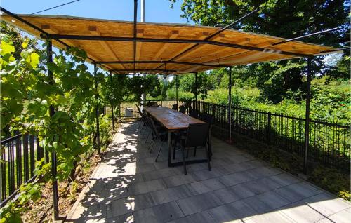 外部景觀, Nice Home In Draganic With House A Panoramic View in 渣加廸