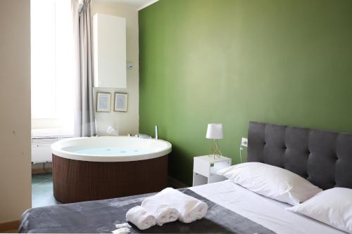 Vatican Jacuzzi House, Rome