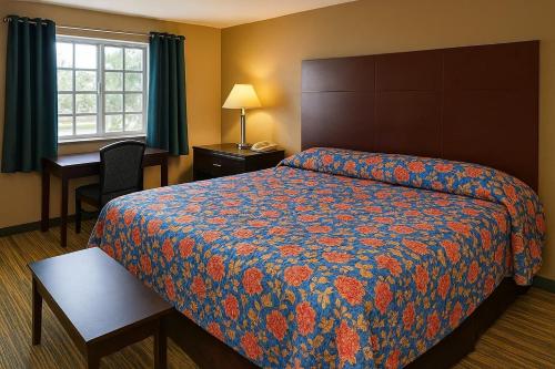 Catalina Airport Motel - image 13