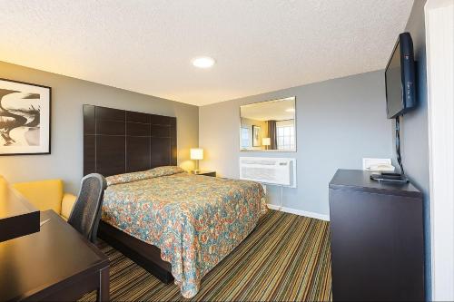 Catalina Airport Motel - image 2