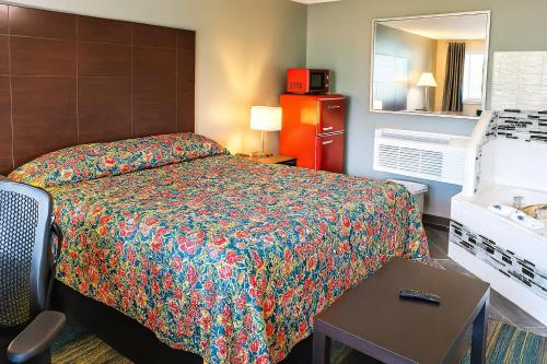 Catalina Airport Motel - image 3