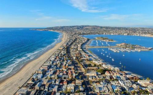 Endless Summer Retreat - Beach - AC - Shops in Ocean Beach