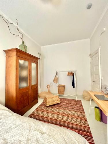 Cozy Top-Floor Studio in Trendy Punavuori, Quiet & Central, Helsinki (photo 3)