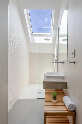 Decor Studios - Clérigos by Host Wise - image 2