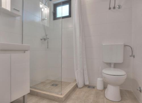 Gregovic Family Apartments - image 5