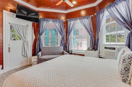 Deluxe King Room image 1