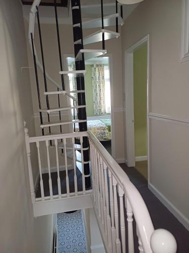 Town centre terraced house in กริสโบโร่