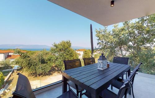 3 Bedroom Beautiful Apartment In Drenje