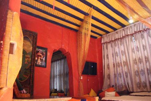 Queen Room image 9