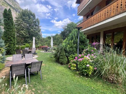 Dārzs, Vila Alexander B&B in Vrita