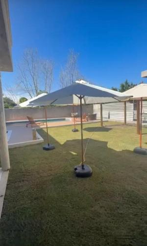 Úszómedence, Apto delux 150m praia in Mutari