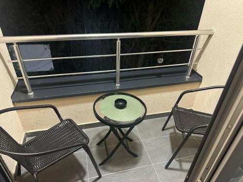 One-Bedroom Apartment image 4