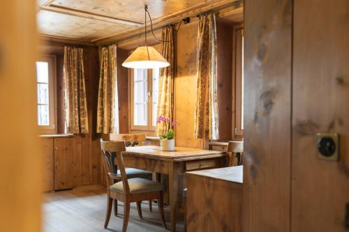 2 bedrooms, 4 beds