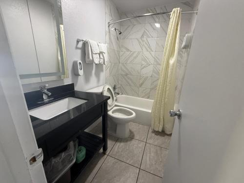 Blue Marlin Motel - image 5