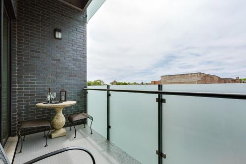 Three-Bedroom Apartment image 7