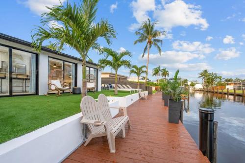 Tropical WaterFront Oasis in Dania Beach, USA