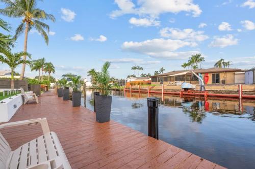 Tropical WaterFront Oasis in Dania Beach, USA