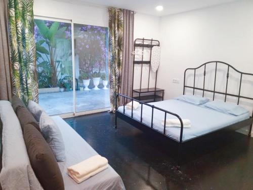 2 bedrooms, 4 beds