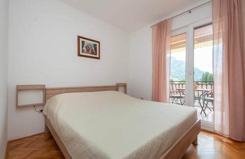 One-Bedroom Apartment image 10