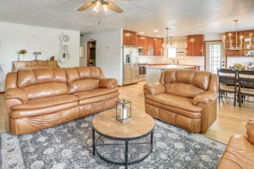 Spacious Rock Springs Stay Near Shops and Dining! in Commercial Way
