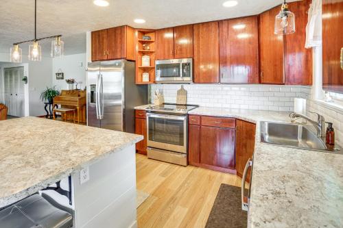 Spacious Rock Springs Stay Near Shops and Dining! in Commercial Way