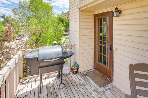 Spacious Rock Springs Stay Near Shops and Dining! in Commercial Way