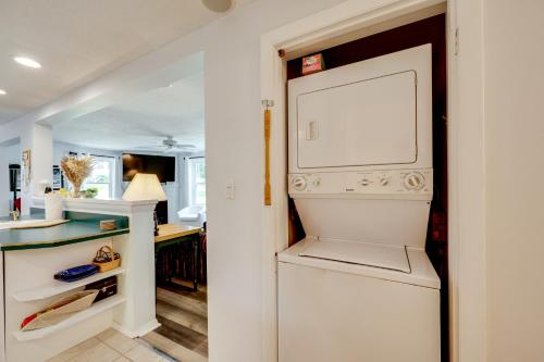 Cozy Home Less Than 2 Mi to Cranmore and North Conway Shops! - image 9