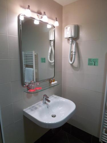 2 bedrooms, 3 beds