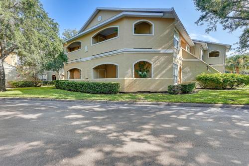 Saltwater Pool and 4 Mi to Beach Clearwater Condo! in Clearwater sentrum