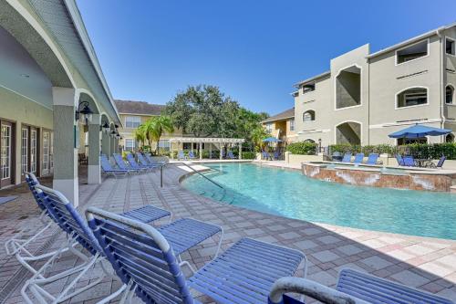 Saltwater Pool and 4 Mi to Beach Clearwater Condo! in Clearwater sentrum