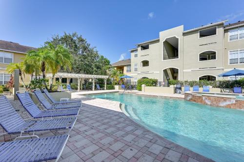 Saltwater Pool and 4 Mi to Beach Clearwater Condo! in Clearwater sentrum