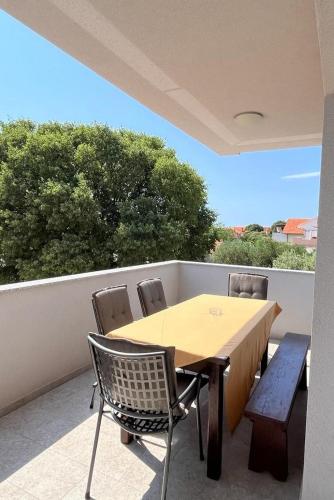 Three-Bedroom Apartment with Balcony image 1