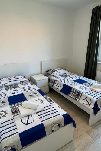 Three-Bedroom Apartment with Balcony image 10