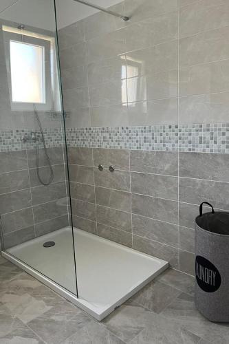 Three-Bedroom Apartment with Balcony image 8