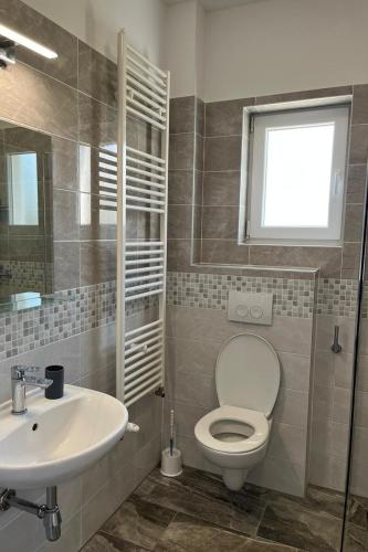 Three-Bedroom Apartment with Balcony image 5