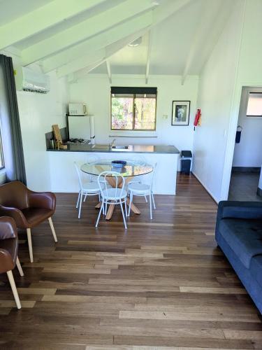 2 bedrooms, 4 beds