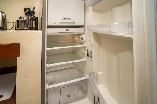 Private Entry Suite with Patio and ample bathroom - image 4