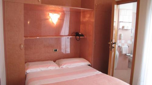 1 twin bed