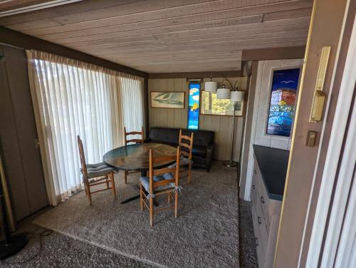 New! Lwardcove - Beachfront Beauty! in Frenkforta