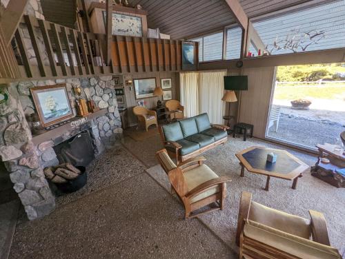 New! Lwardcove - Beachfront Beauty! in Frenkforta