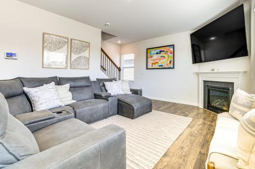 Pool Access, 2 Mi to Main St Fountain Inn Home! in 辛普森維爾