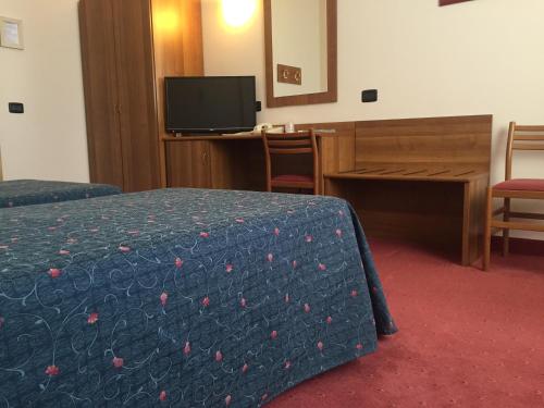 2 twin beds
