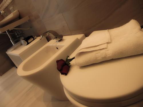 Bathroom, Roma Veneto Relais-NEW in Via Veneto