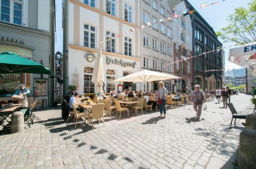 Appartements in der historischen Deichstrasse contactless Check in, Hamburk