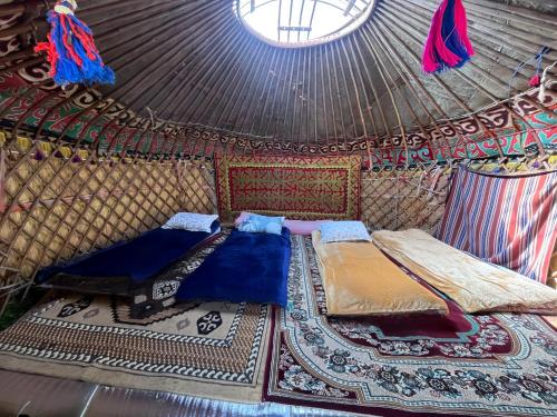 Aalam yurt camp Altyn-Arashan in Teploklyuchenka