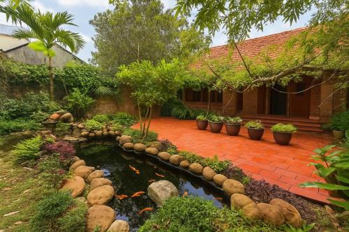Garden, Moon Garden - Homestay Đuong Lam, Ha Noi near Duong Lam Ancient Village