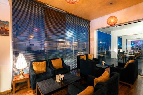 Bar/lounge, Mirage Hotel Colombo in Colombo Wellawatte beach