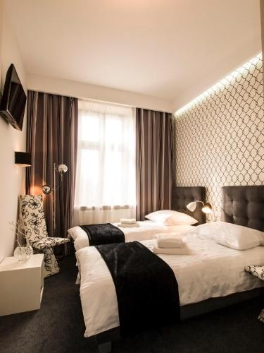 Aparthotel Maargick Located in Podgórze, Aparthotel Maargick is a perfect starting point from which to explore Krakow. Featuring a satisfying list of amenities, guests will find their stay at the property a comfortable 