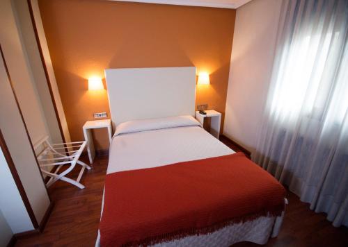 Double or Twin Room image 5